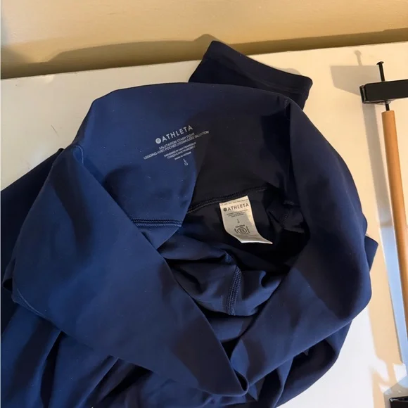 Athleta Navy Salutation Stash Pocket High Rise Large 25” Inseam💎EUC Retail $109 - Picture 7 of 7
